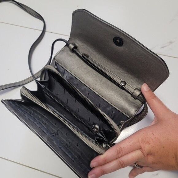 ~ small grey simply vera crossbody purse - Picture 4 of 5